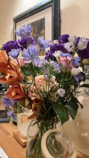 隠れ家cuco（くこ）です
還暦って節目なのね〜

そんな事を思うほど

温かい言葉
その行動ひとつひとつ

わざわざ
生花を届けてくれて

ありがたい友人
いつも力を貸してくれる

唯一の友人

いつもありがとう

これが#還暦 というものか

楽しんで生きていこ