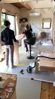 隠れ家cuco（くこ）です
いよいよ自宅リビングを居酒屋に計画
始動しました〜

大衆酒場好きな私
憧れのコの字カウンター

できるのか〜？

60歳の挑戦
20代からの夢の実現なるか？

とりあえず
ちょっとずつ動くだけです

#挑戦 するとボケないらしい
私の一生働ける#居場所 作り

#高崎線リカレントスクール 2期生